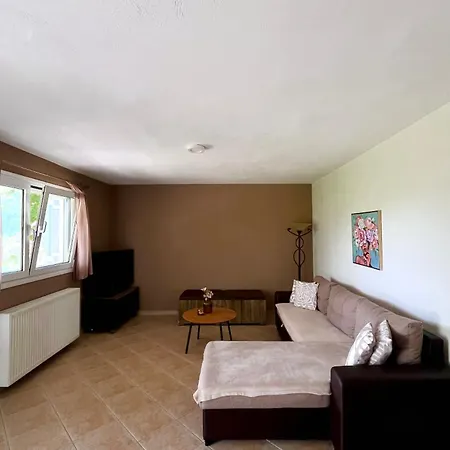 شقة Little Garden House *